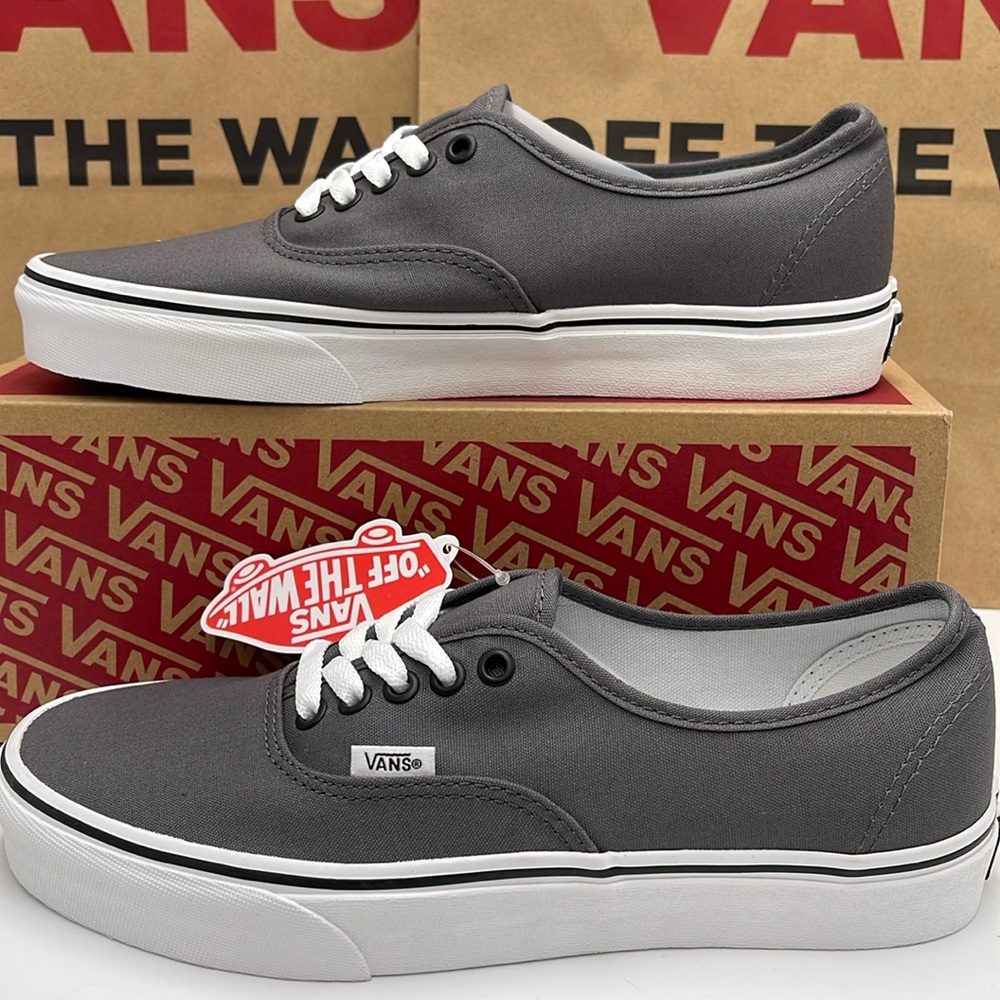 Vans WMNS Authentic Pewter/Black
VN000JRAPBQ
Sneakers